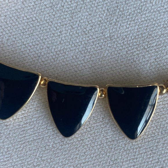 Classic statement necklace triangle designs - Picture 4 of 5